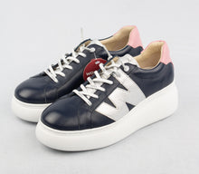 Load image into Gallery viewer, Wonders A2650 Navy, White &amp; Blush