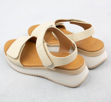 Load image into Gallery viewer, Oh My Sandals 5411 Cream