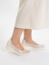 Load image into Gallery viewer, Ara Slip On Wedge Beige 12-50664-05