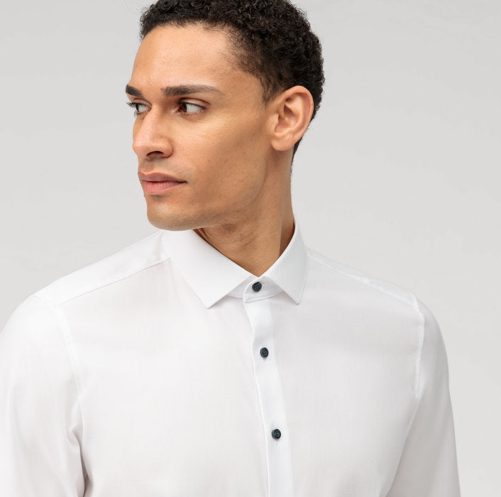 Olymp 2114 44 00 | White Shirt with Navy Buttons in Slim Body Fit