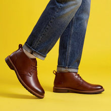 Load image into Gallery viewer, Clarks Tan Chukka Boots Aldwin2