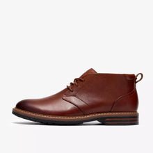 Load image into Gallery viewer, Clarks Tan Chukka Boots Aldwin2
