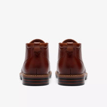 Load image into Gallery viewer, Clarks Tan Chukka Boots Aldwin2