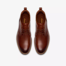 Load image into Gallery viewer, Clarks Tan Chukka Boots Aldwin2