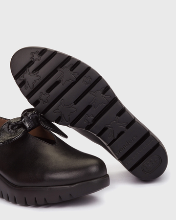 Wonders Black Wedge with Bow C-33159