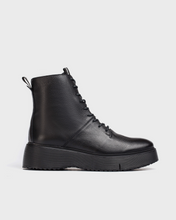 Load image into Gallery viewer, Wonders Ankle Boot Black A-9350