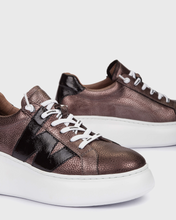 Load image into Gallery viewer, Wonders Platform Trainers plum black A-2660