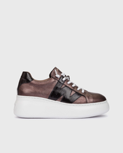 Load image into Gallery viewer, Wonders Platform Trainers plum black A-2660