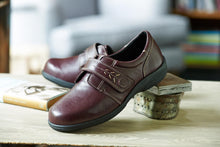 Load image into Gallery viewer, Easy B Velcro Shoe Burgundy Rory 2V