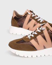 Load image into Gallery viewer, Wonders Wedge Trainers Cognac A-2476