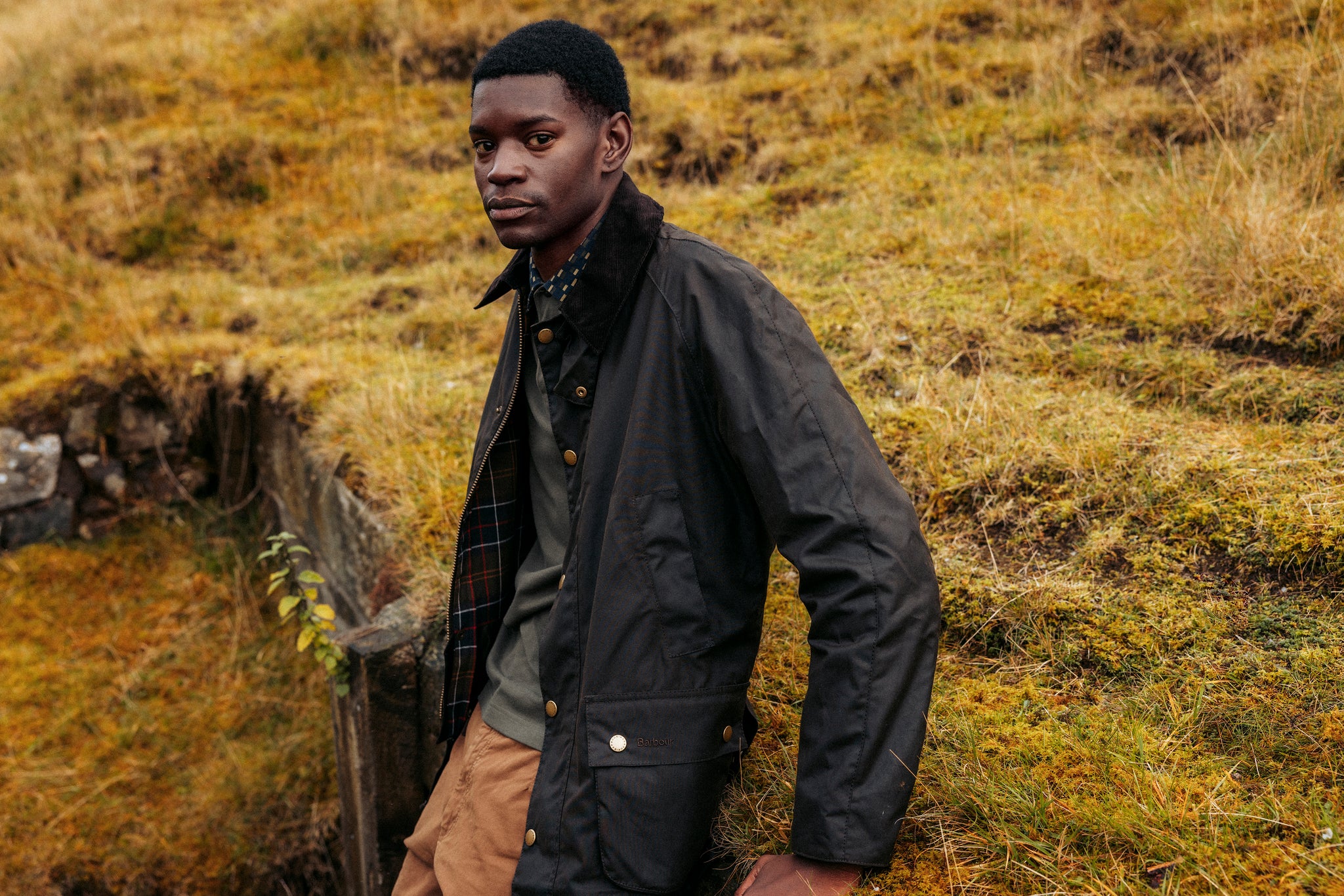 Barbour MWX0339 OL71 | Tailored Fit Ashby Wax Jacket in Olive