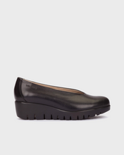 Load image into Gallery viewer, Wonders Black Pumps C-33100 Negro