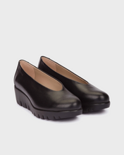 Load image into Gallery viewer, Wonders Black Pumps C-33100 Negro