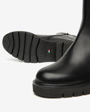 Load image into Gallery viewer, Nero Giardini Black Chelsea Boots I514814 100