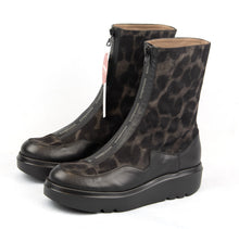 Load image into Gallery viewer, Wonders A2822 Gris Black Leopard Print 