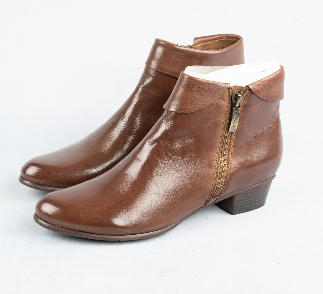 Regarde Le Ciel Stefany 03 | Low Block Heel Zip Ankle Boots in Cognac