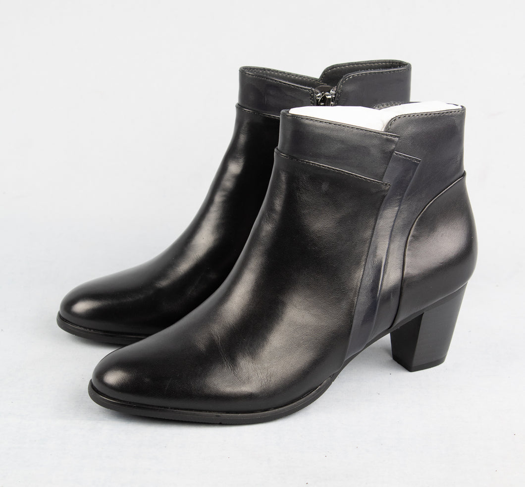 Regarde Le Ciel | Sonia 137 Block Heel Boots in Black
