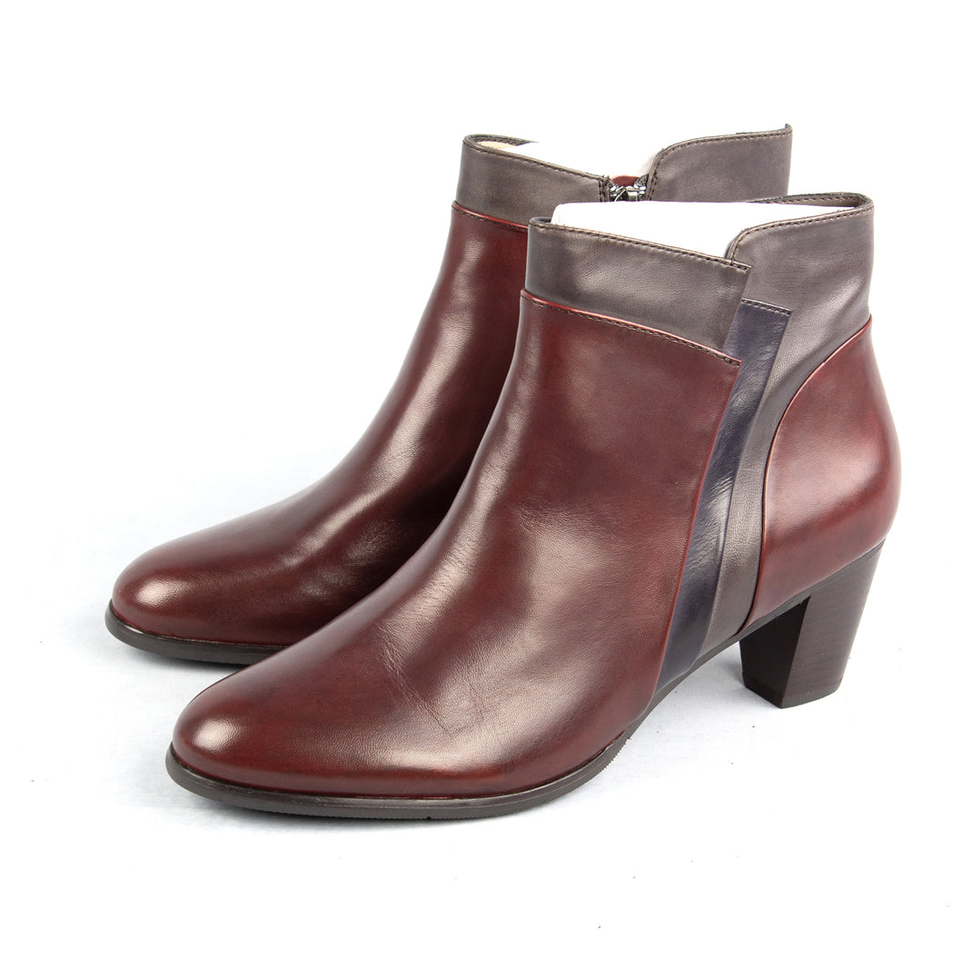 Regarde Le Ciel | Sonia 137 Block Heel Boots in Sangria Red
