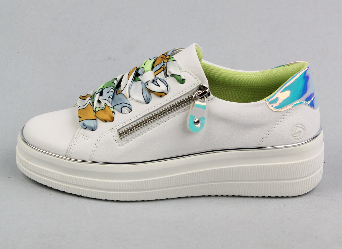 Remonte | Lace & Zip Leather Trainers in White & Silver | D1C06