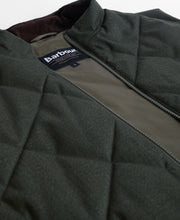 Load image into Gallery viewer, Barbour Winter Finn Gilet Green mgi0295 ol71