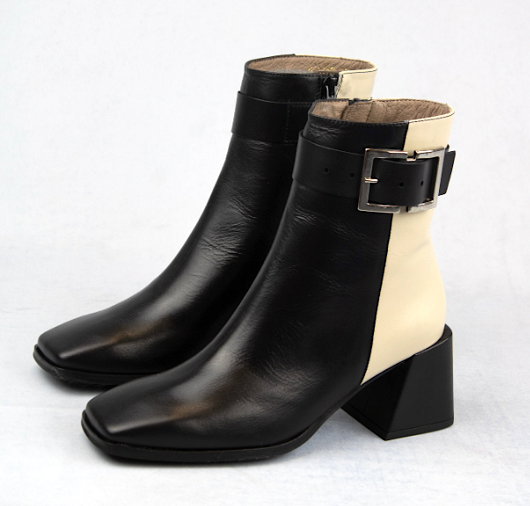 Wonders H4350 | Black and Cream Buckle Ankle Boot