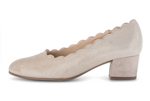 Load image into Gallery viewer, Gabor Beige Pumps 82.221.14