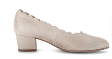 Load image into Gallery viewer, Gabor Beige Pumps 82.221.14