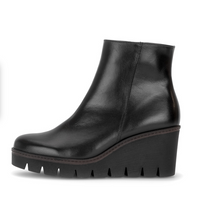 Load image into Gallery viewer, Gabor Black Leather Wedge Boots 8045.01 004
