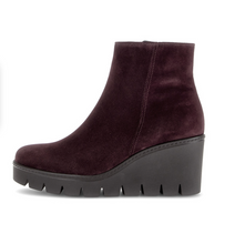 Load image into Gallery viewer, Gabor Suede Mulberry Wedge Boots 8045.01 005