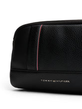Load image into Gallery viewer, Tommy Hilfiger Black Washbag am0am13748