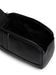 Tommy Hilfiger Black Washbag am0am13748