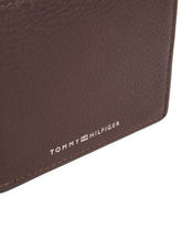 Load image into Gallery viewer, Tommy Hilfiger | Bifold Leather Wallet in Brown | am0am13739 gb6