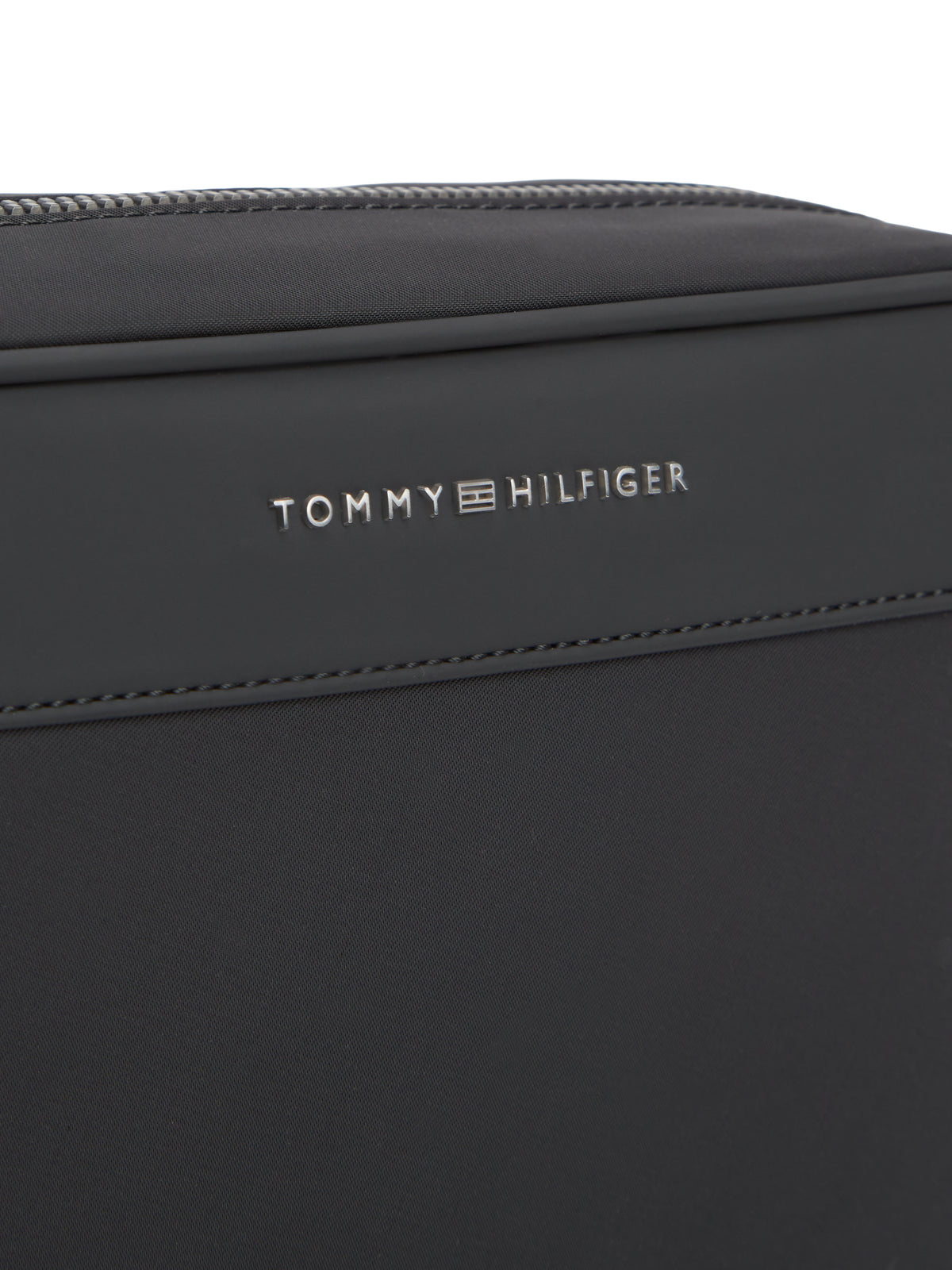 Tommy Hilfiger Black Washbag AM0AM14153 bds