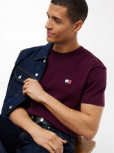 Load image into Gallery viewer, Tommy Jeans Badge Tee Calypso Berry DM0DM20322 v11