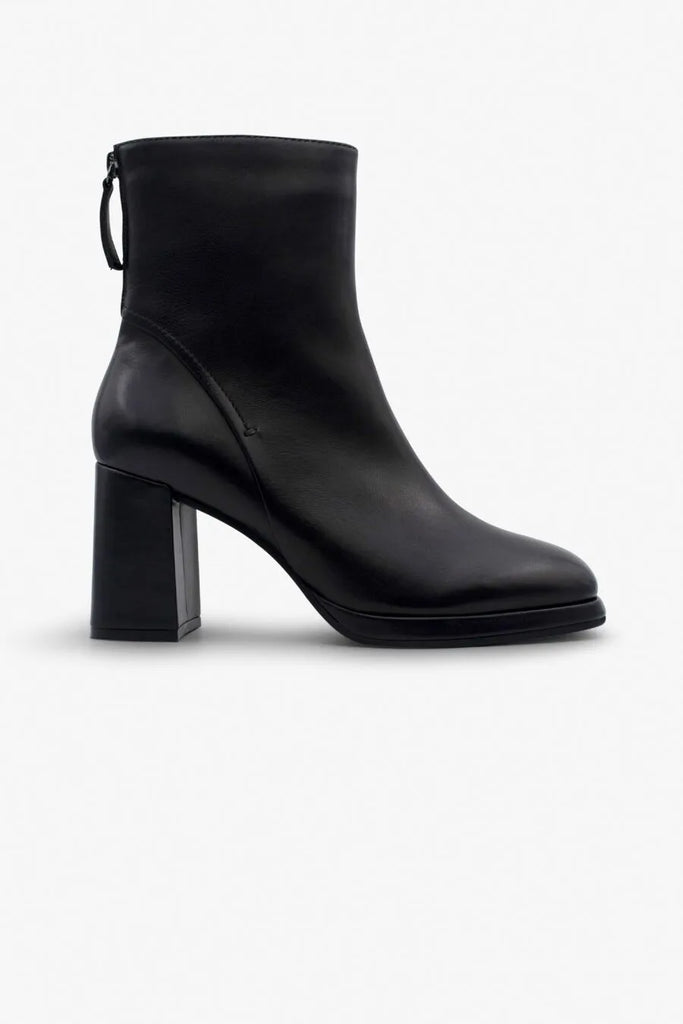 Regarde Le Ciel | 6.5cm Block Heel Ankle Boots in Black with Side Zip | Analisa 02