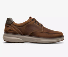 Load image into Gallery viewer, Clarks Leather Shoe in Beeswax Brown Mullan Moc