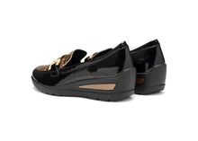 Load image into Gallery viewer, Ara Black Leopard Wedge Wide Shoe 12.50609.11
