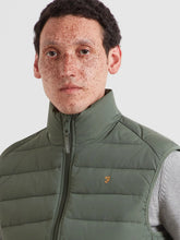 Load image into Gallery viewer, Farah Green Gilet F4RFF028 300